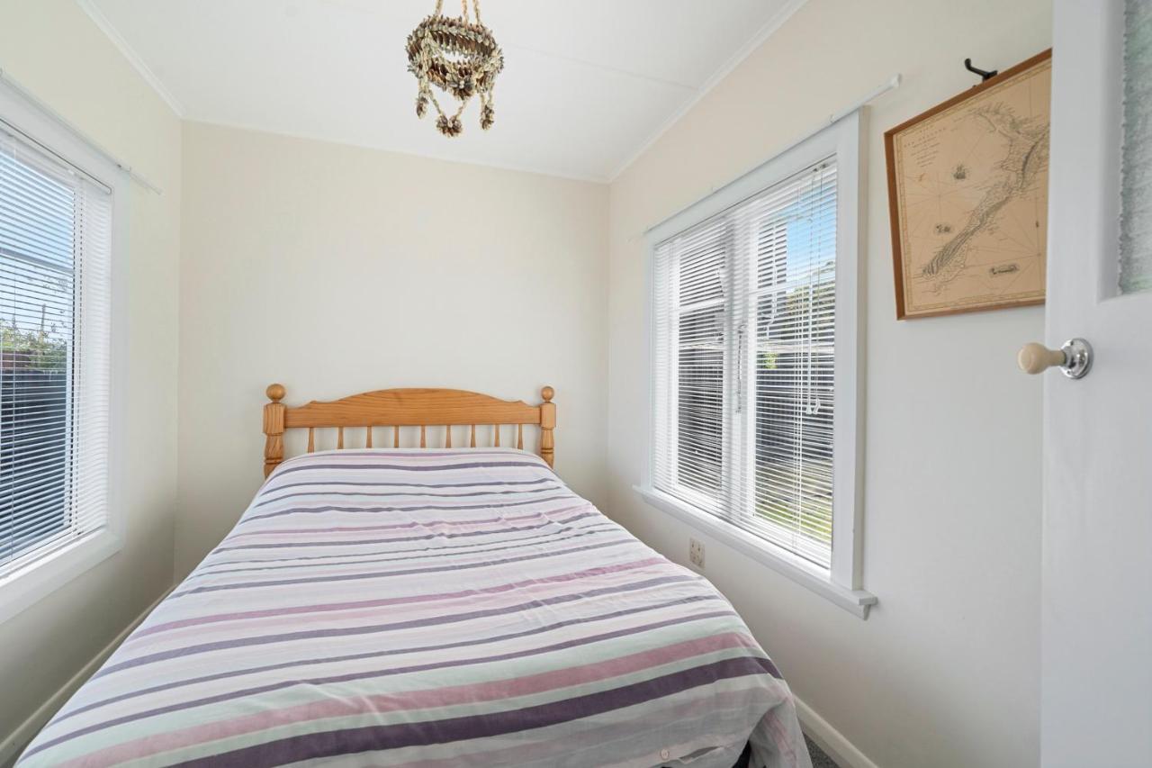 The Green Trout - Paraparaumu Beach Holiday Home Ngoại thất bức ảnh