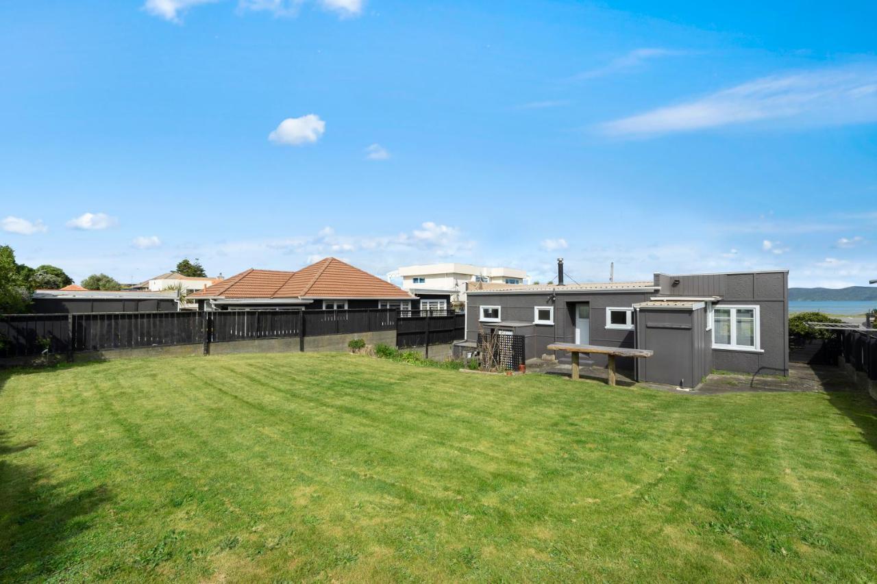 The Green Trout - Paraparaumu Beach Holiday Home Ngoại thất bức ảnh