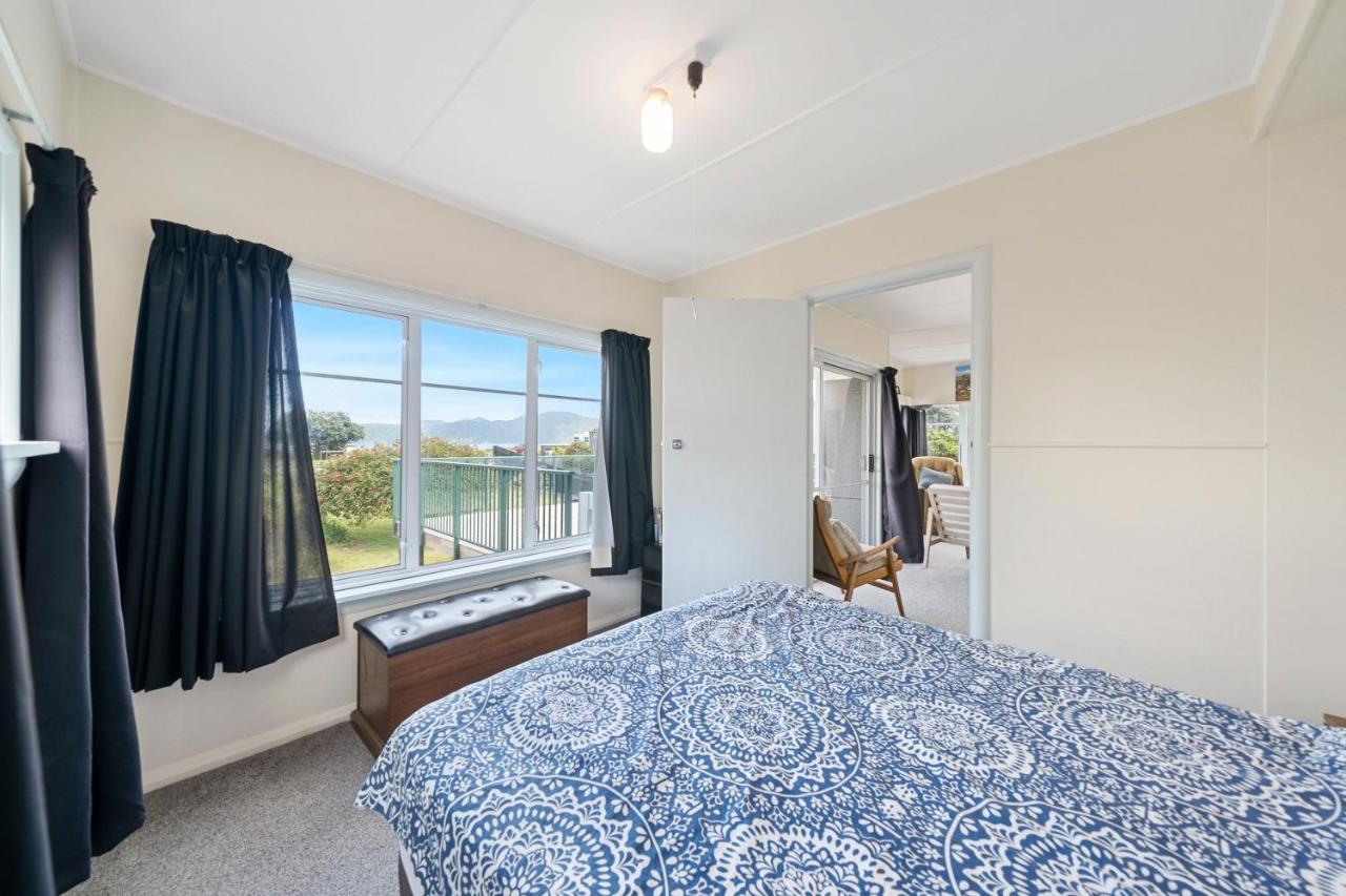 The Green Trout - Paraparaumu Beach Holiday Home Ngoại thất bức ảnh