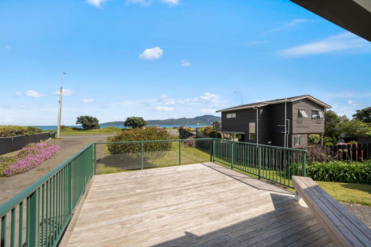 The Green Trout - Paraparaumu Beach Holiday Home Ngoại thất bức ảnh